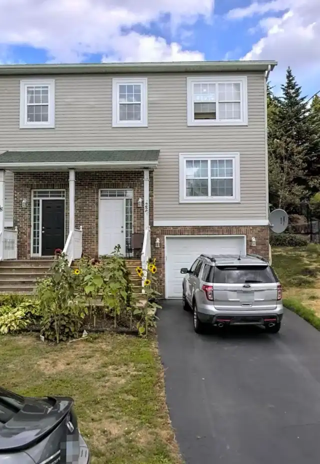 Private room in shared townhouse for sublet / rent