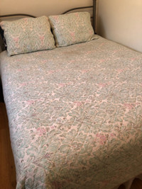 Queen bed reversible quilt