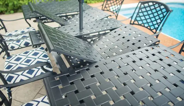 Outdoor Patio Furniture Cast Aluminum Extending Dining Table in Patio & Garden Furniture in Oakville / Halton Region - Image 5