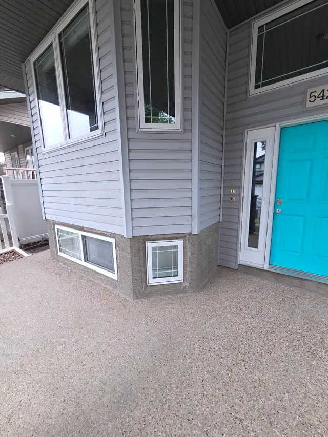 2 BR LEGAL BSMT SUITE W/Large Windows, Separate meters, parking