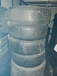 4 pneu d'hiver 215 70R 14 avec jantes (5x114.3)