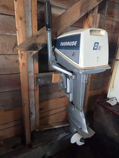 8hp Evinrude boat motor works good. Text 5069990846