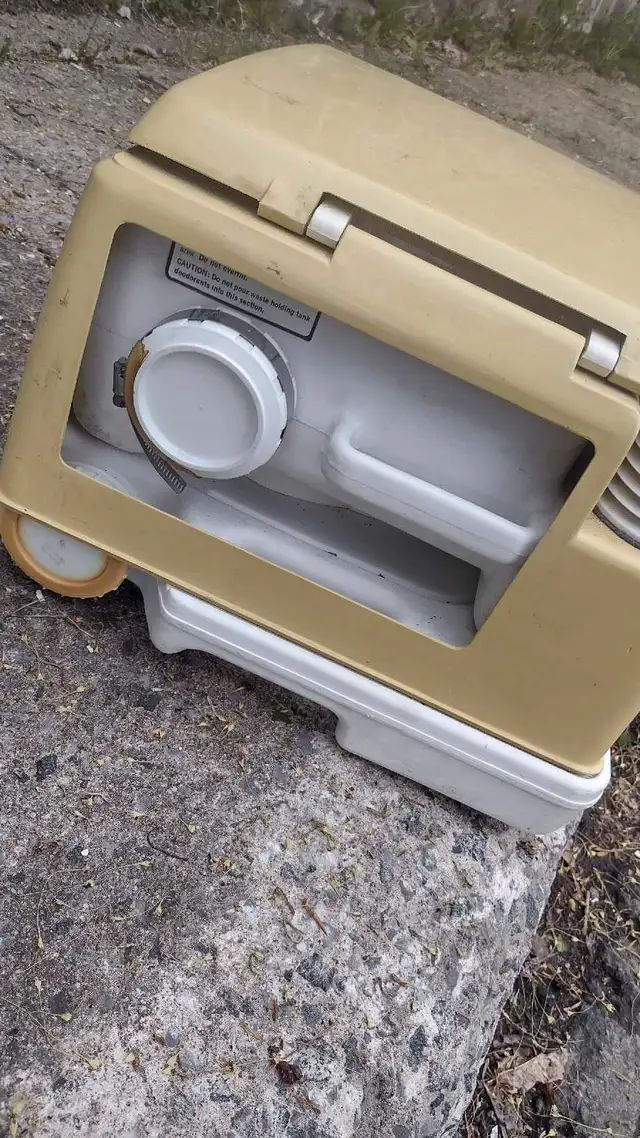 toilette chimique camper in RVs & Motorhomes in Shawinigan - Image 2