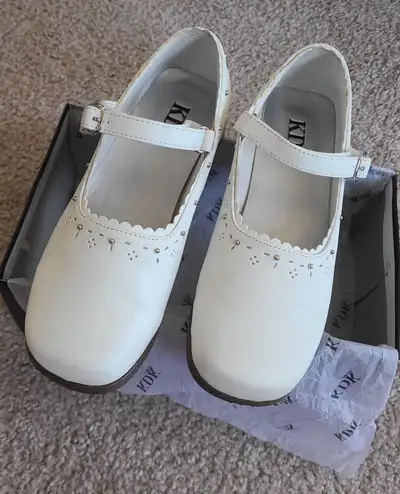 KDK New York Girls' White Dress Shoes, Size: Youth 3, View more
