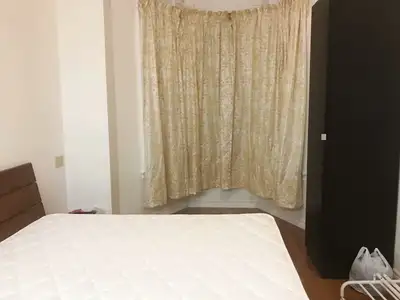 I'm offering a spacious first-floor room for rent starting in June, ideally located near the Univers...