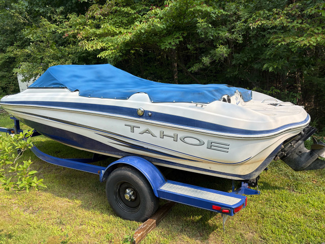 2011, Tahoe QSi Bowrider in Powerboats & Motorboats in Kingston
