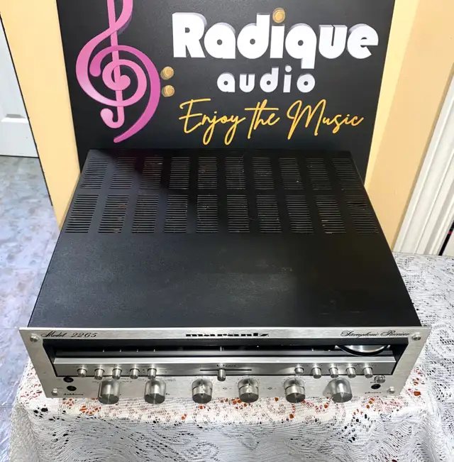 Very Clean Vintage 65 WPC Marantz Stereo Receiver 2265 in Stereo Systems & Home Theatre in Ottawa - Image 4