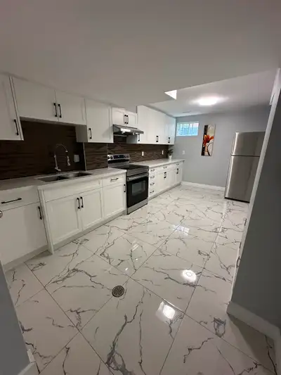 A Legal Secondary Unit*** Bright & Spacious With 2 Bdrm+Dan