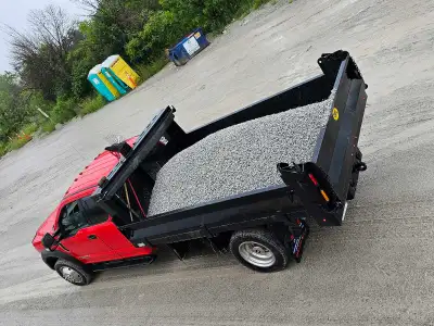 This 2018 Ford F-550 DRW comes equipped with a reliable DEL dump bed and is ready to tackle your tou...