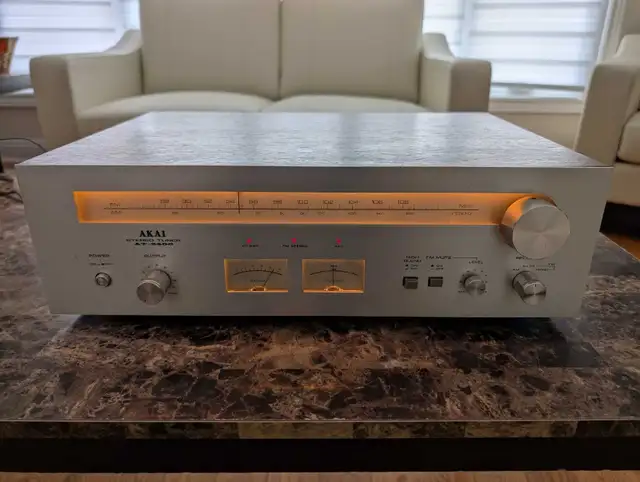 Akai AT-2400 Tuner in Stereo Systems & Home Theatre in Mississauga / Peel Region - Image 2