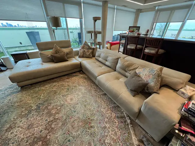 Art Shoppe Italian Leather Sectional in Couches & Futons in City of Toronto - Image 2