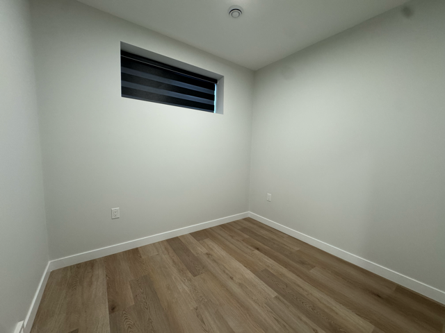 **Beautiful 3Bed 2.5Bath Duplex in Glenwood** in Long Term Rentals in Winnipeg - Image 16