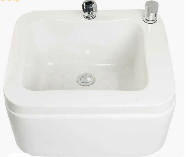 Pedicure Foot Spa, Acrylic Bucket with Shower and Faucet  - New  in Bathwares in Mississauga / Peel Region