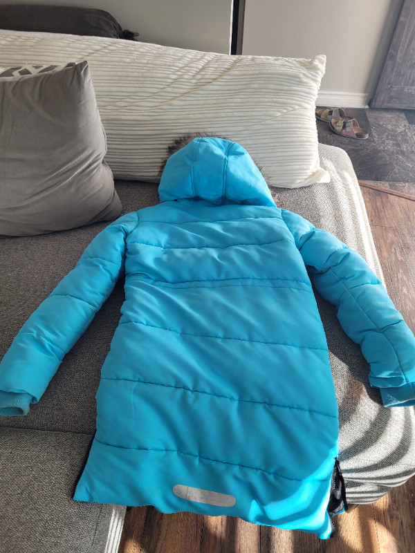 Like new child's winter jacket in Kids & Youth in Saskatoon - Image 4