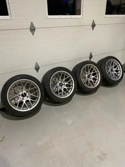 Selling a set of Apex ARC8 for bmw fitment. 17x9 et30. 5x120. Comes with used Michelin all season ti...