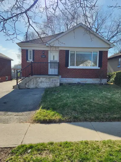 Book your personal tour today to see this lovely 3 bedroom house available for AUG 1ST☺️) AMAZING PR...