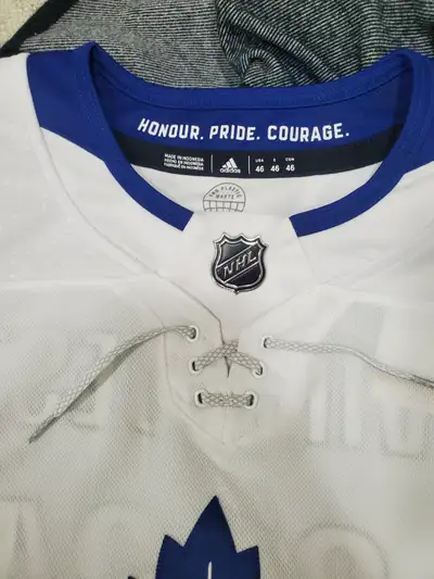 Maple Leaf VIP jersey, View more