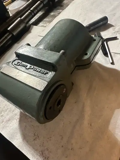 90 degree milling head for Bridgeport style milling machine $600 firm barley used I can ship on your...