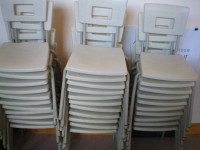 Lot de 75 chaises d'école empilables (EN ATTENTE)