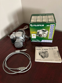 Camera, Digital Fujifilm - S3000