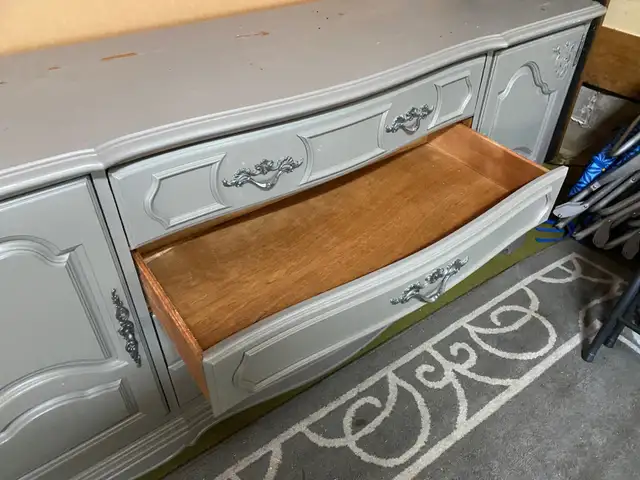 Dresser in Dressers & Wardrobes in Oakville / Halton Region - Image 4