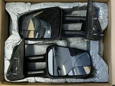 Door-mount side-view mirror set (dual arm and dual glass) Genuine GM part #12495931 Fits 1999 to 200...