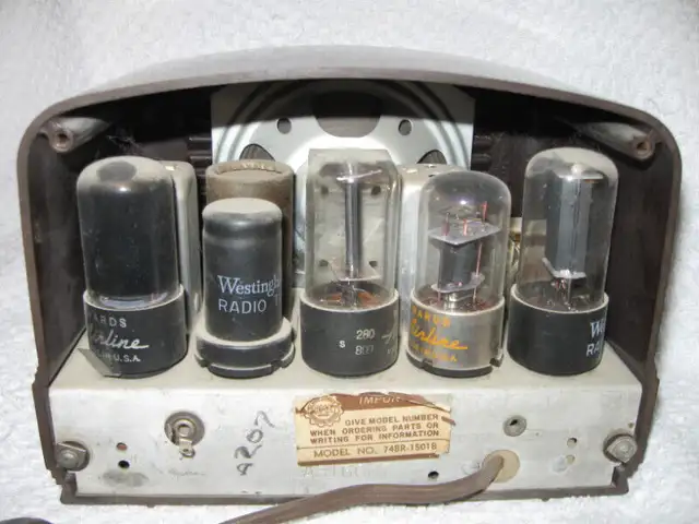 Wards Airline Radio in Arts & Collectibles in Moose Jaw - Image 4