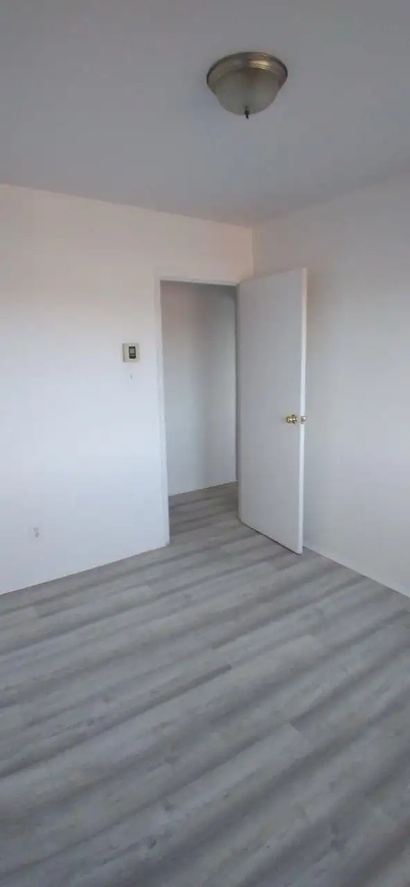Un mois gratuite !! 4/1 entièrement rénové in Long Term Rentals in City of Montréal - Image 10