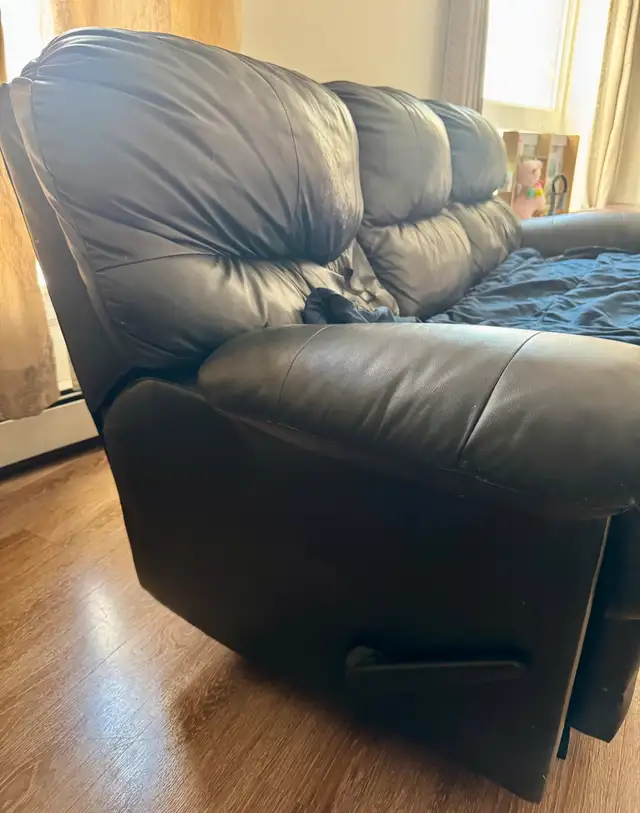 FREE Leather Couch in Couches & Futons in Dartmouth - Image 6