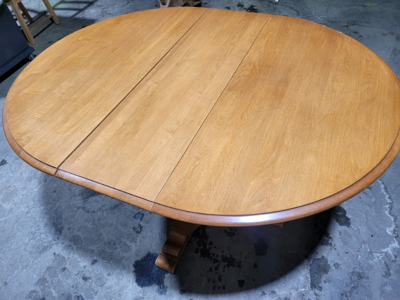 Solid Wooden Extenable Dining Table Roxton 'Made In Canada' Dining