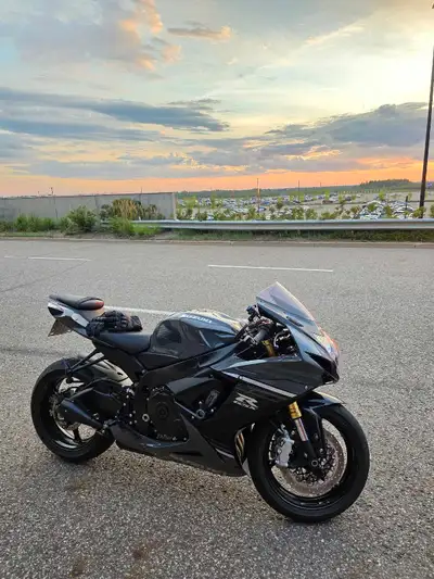 FOR SALE: 2025 Suzuki GSX-R750 ABS – Grey/Black Selling my 2025 Suzuki GSX-R750 ABS in Metallic Grey...