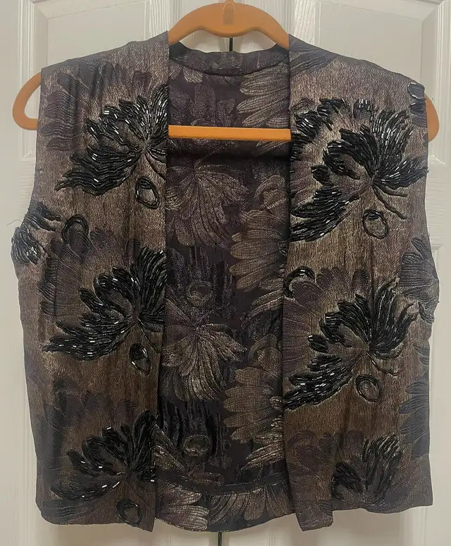 Elegant Beaded 2-piece Dress & Jacket Set, size 8 in Women's - Dresses & Skirts in Delta/Surrey/Langley - Image 6