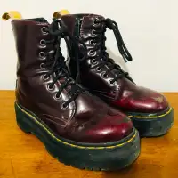 Dr Martens heeled leather boots (women)