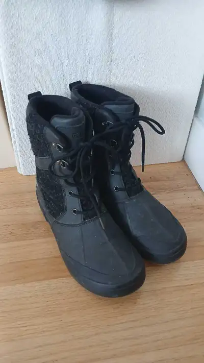 Keen Winter Boots Waterproof Women Size 7, View more