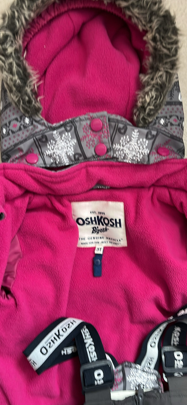 New condition Snow suit size 3T in Clothing - 3T in Calgary - Image 3