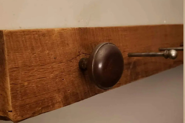 CUSTOM DOUGLAS FIR WOOD COAT HANGER WITH ANTIQUE HOOKS in Home Décor & Accents in City of Toronto - Image 4