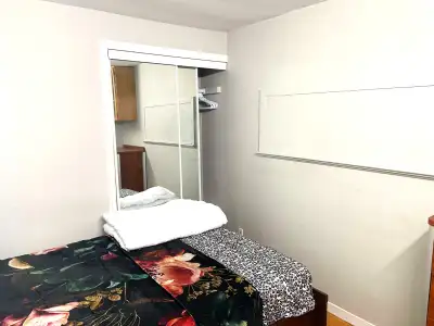 Furnished room for rent / Chambre mueblee a louer (female)