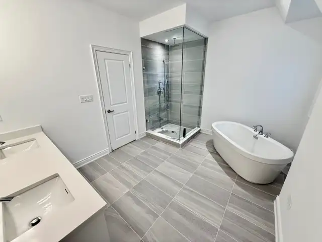HOME FOR RENT IN STREETSVILLE in Long Term Rentals in Mississauga / Peel Region - Image 3