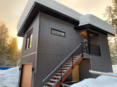 Beautiful studio apartment above detached garage steps from the base of Red Mountain. Looking for re...