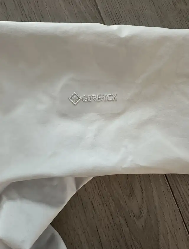 Arc’teryx Goretex in Women's - Other in Kingston - Image 3