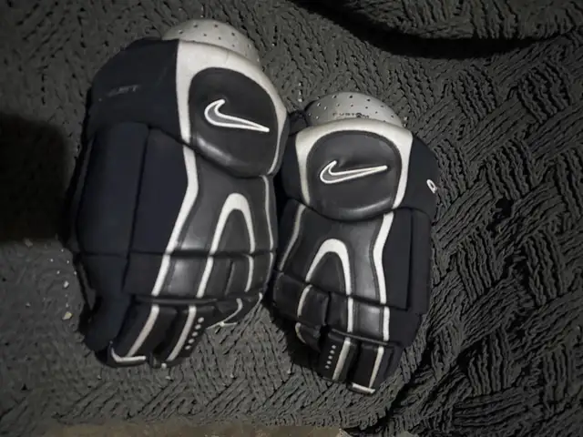 Nike hockey gloves 