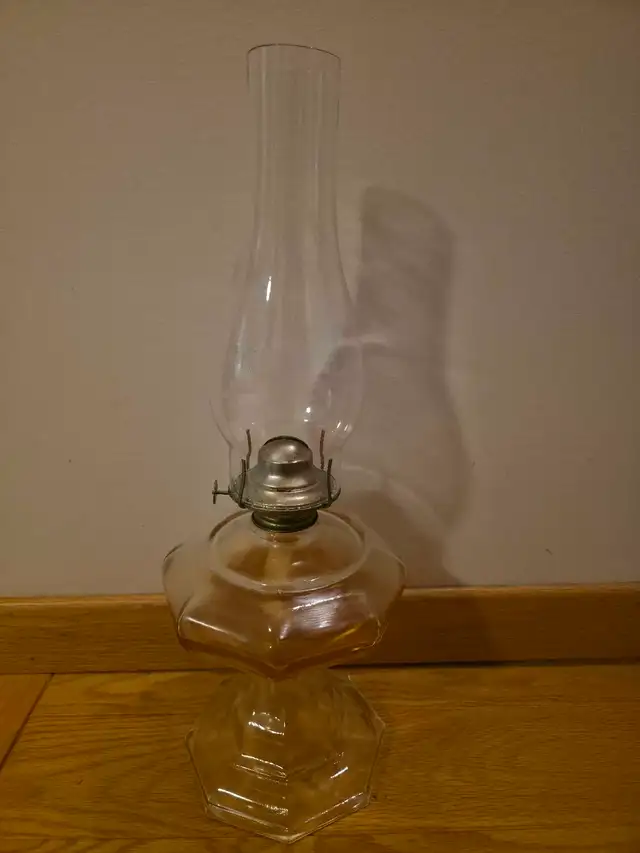 Antique Kerosene Lamp in Arts & Collectibles in Grand Bend - Image 4