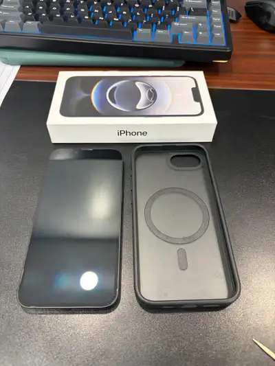 iPhone 16e 128gb Black - Unlocked - Mint Condition, View more