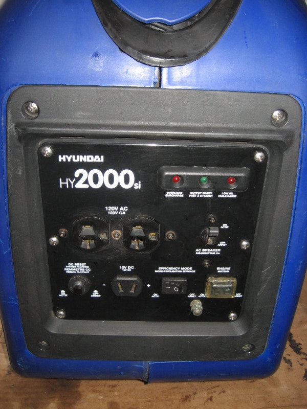 Inverter Generator 2000W with eco throttle & bat. charger Power Tools
