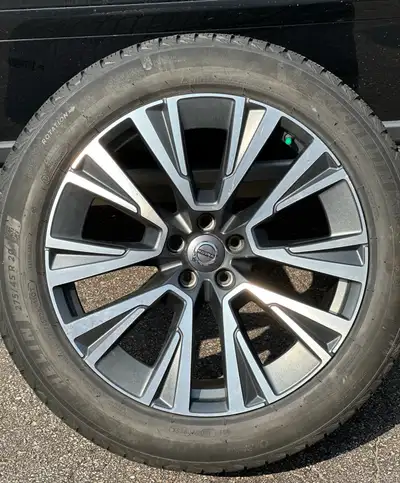 +++++++ sale ++++ I'm selling a used set of GENUINE Volvo factory winter wheels. Rims are 9.0x20 inc...