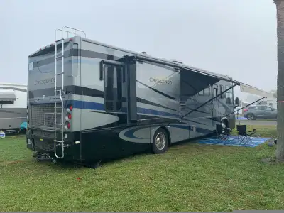 Très bon état. Bas millage. Motorisé pusher diesel, moteur ISC8.3 Cummins, transmission Allison, 2 a...