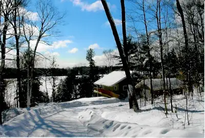 This beautiful 28x38 custom built home built in 2010 sets on a 1 acre property on Deer Lake 20 minut...