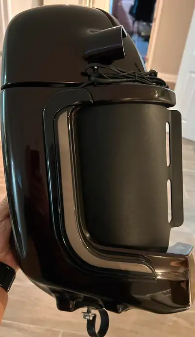 OEM lowers in pristine condition colour is Merlot Sunglo came off a 2013 street glide and it has kur...