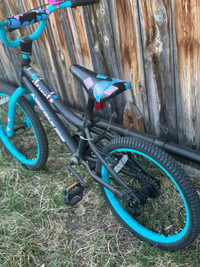 Kid bicycle very good condition 200 cad obo