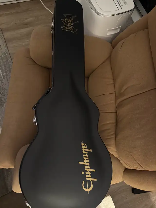 Epiphone “Slash Victoria” Les Paul w/ case  in Guitars in Kawartha Lakes - Image 7